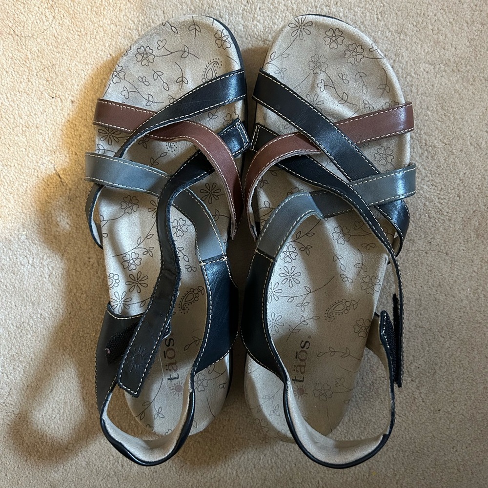 Taos sandals crisscross multiple straps , earth tones Sz 40. (9.5-10).